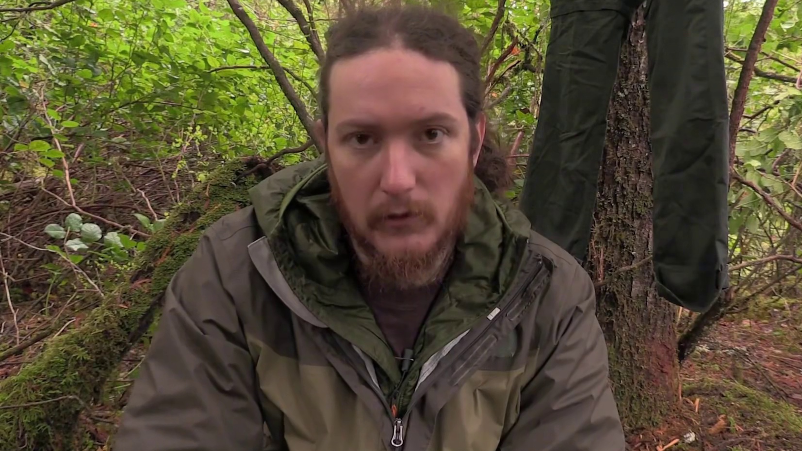 刚开局就有四名选手被黑熊劝退