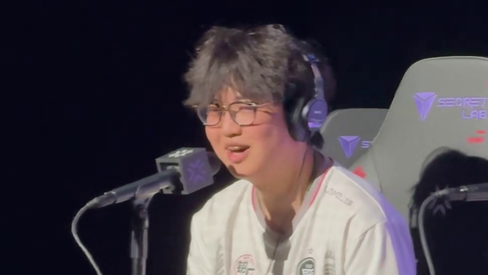 Q：虽然遗憾告别了大师赛，但今天是你的生日，有什么生日愿望吗？
 ：我能不能不回答这个问题……
记者