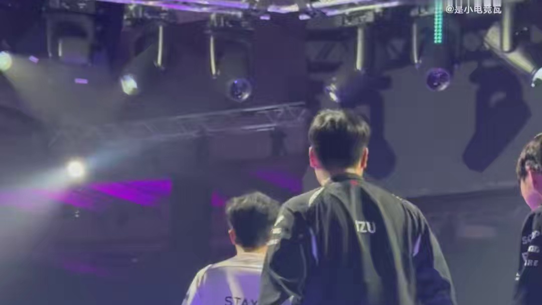 难过的钥匙却微笑的认真的拥抱每一个对手

  ​​​