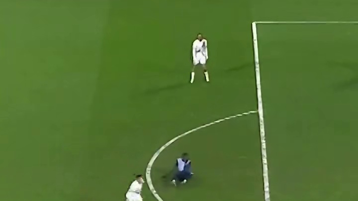 这最简单的一脚触球是最高级的攻防转换