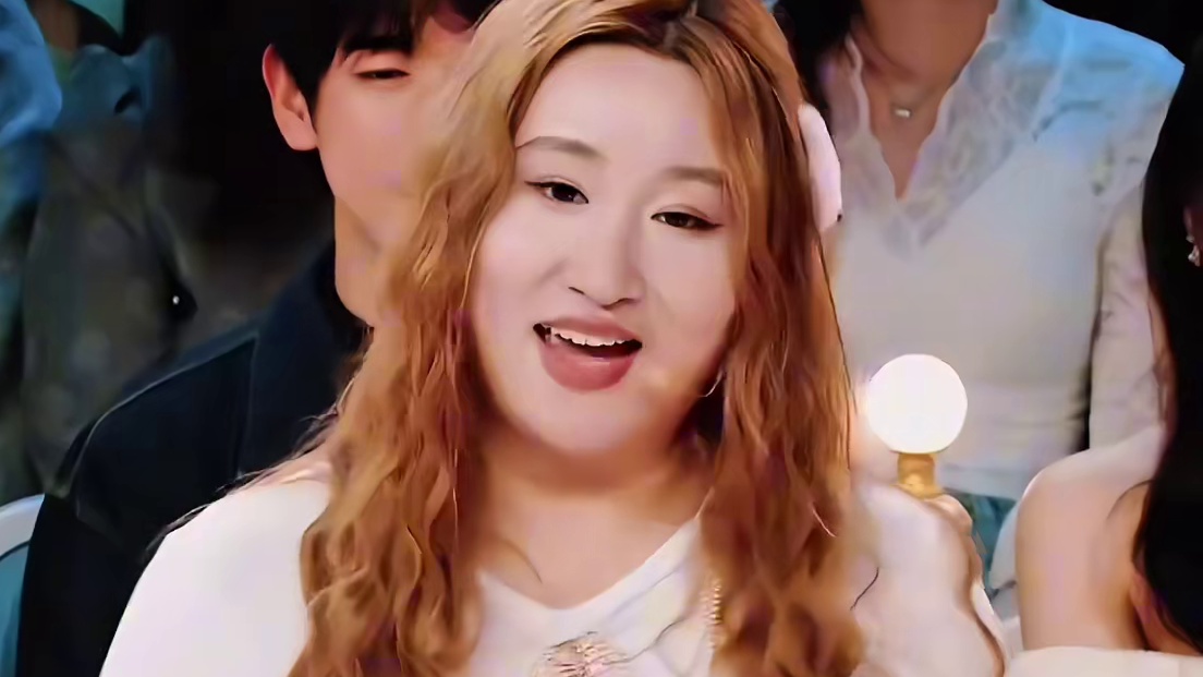 当锤娜丽莎讲述她第一次出国飞机上遇到的的糗事