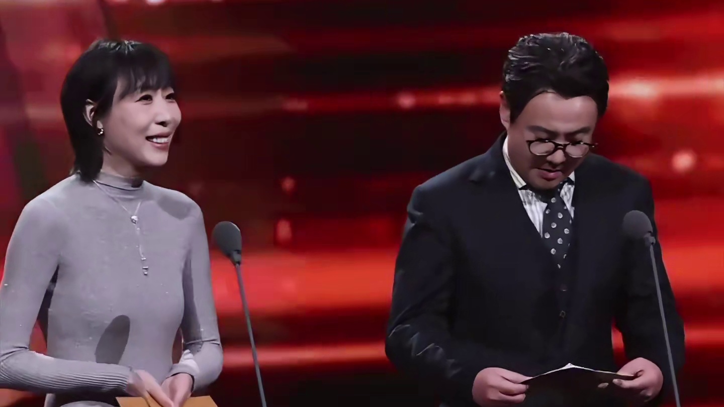 这一刻腾哥在任素汐面前像个新兵蛋子