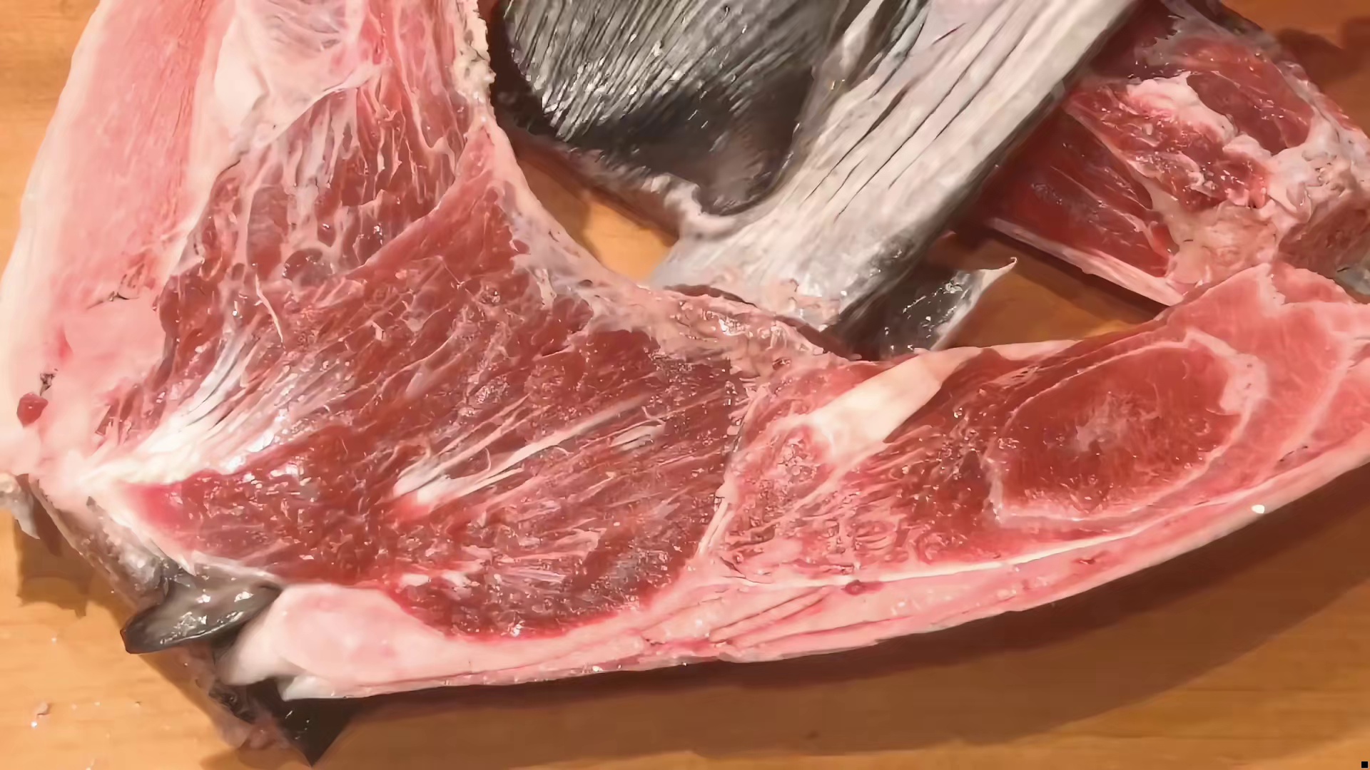 鱼鳍做为金枪鱼最好吃的一个部位，很多寿司店都不舍得售卖