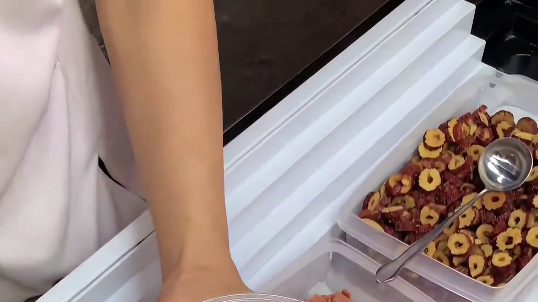 这不就是自选水果捞，芋泥冰和冰汤圆嘛！爱了！