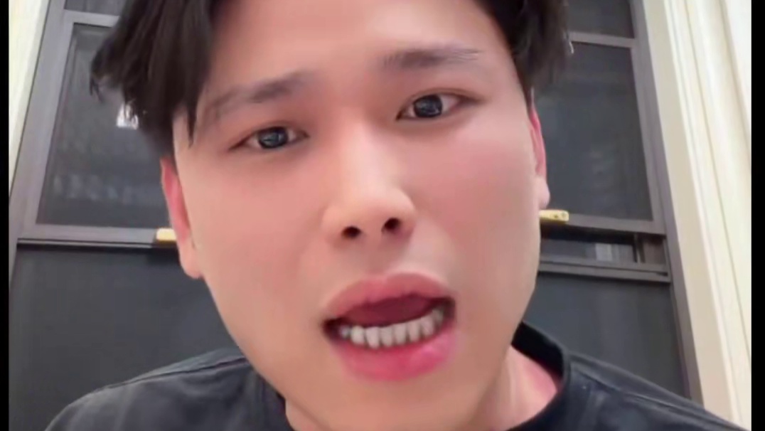 职业选手深夜连麦，老白跟宠儿调侃嘉玮啥时候来白鲨报道，最后直接向宠儿抛出橄榄枝