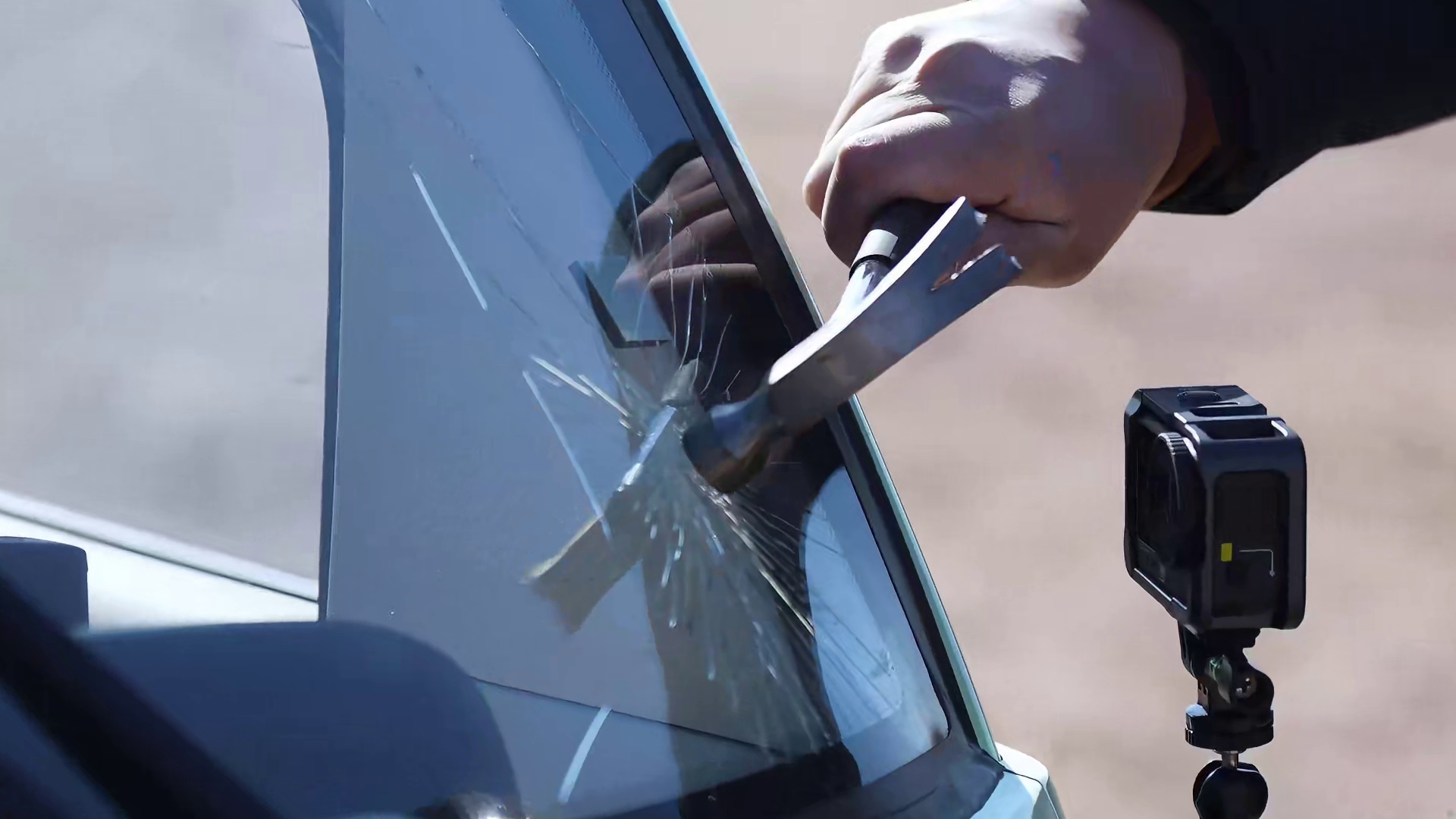 盛昊篷车「家用校车」文曲星01成功挑战前挡玻璃对比试验！