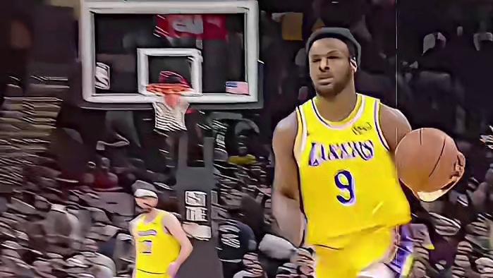 没让乡亲父老失望，布朗尼抄球在父老乡亲面前上演炸裂暴扣