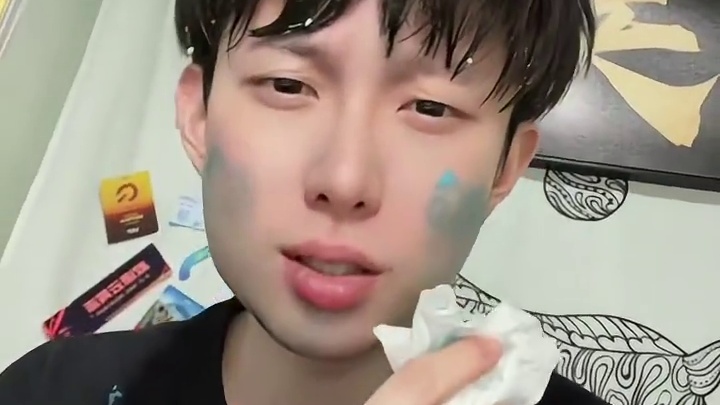 过生日真的要涂蛋糕嘛