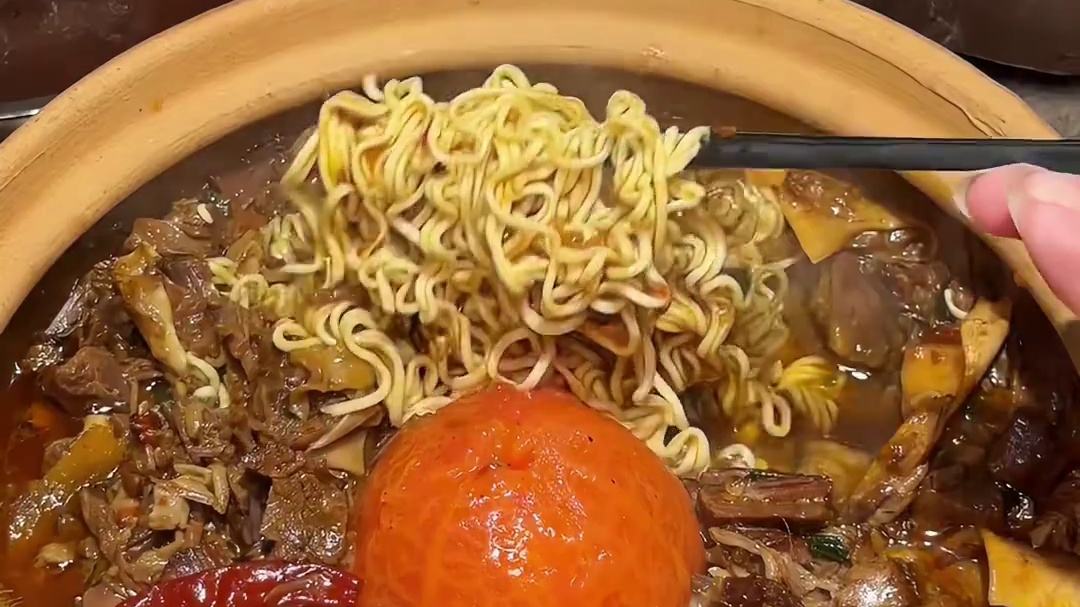 好喜欢长沙藏在老居民楼下的烟火气美食！不太好找，但真的好好吃…