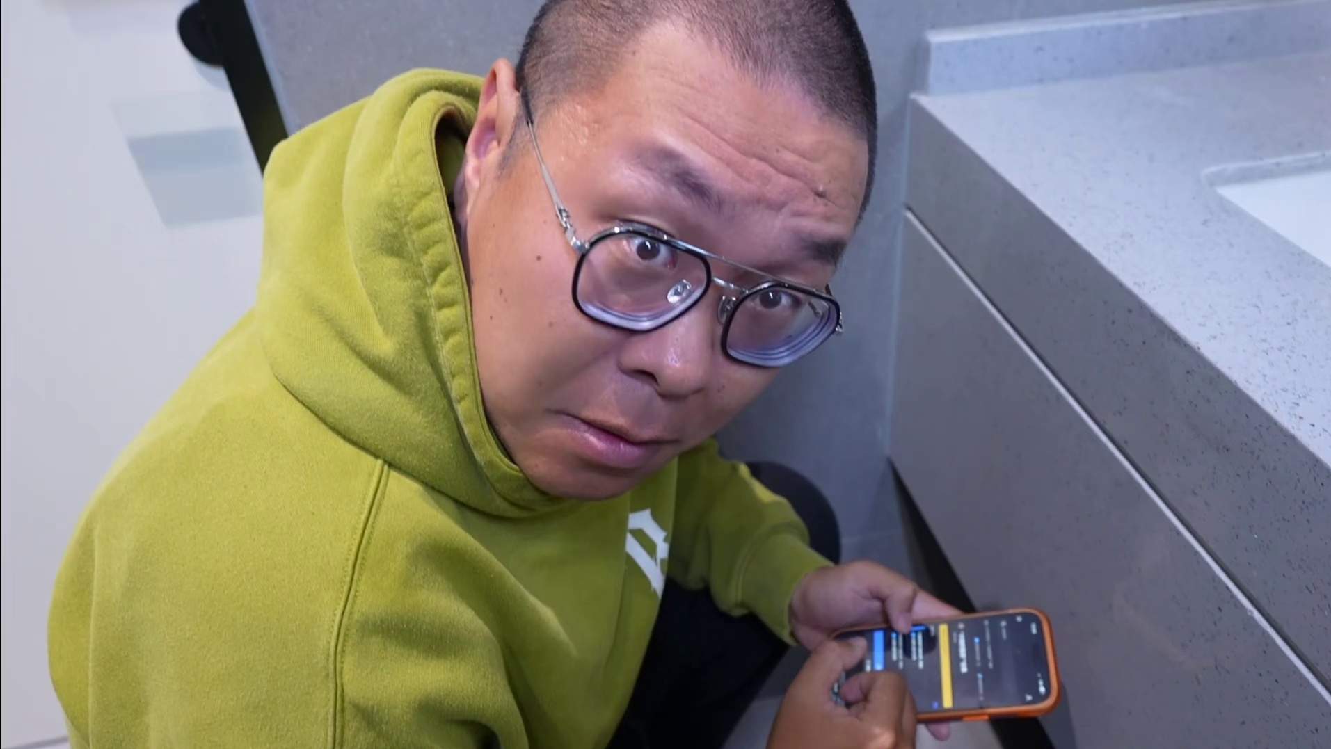 王师傅竟然背着囚徒... 3月6日-3月8日，炉石传说双人现开赛火热回归！
3月18日，“大地的裂变
