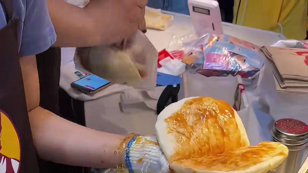 长沙我爆爱的月亮馍！！9。9一个豆皮随意加！