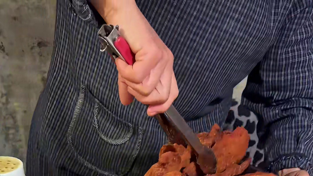 邯郸街边炸牛排！外焦里软好好吃