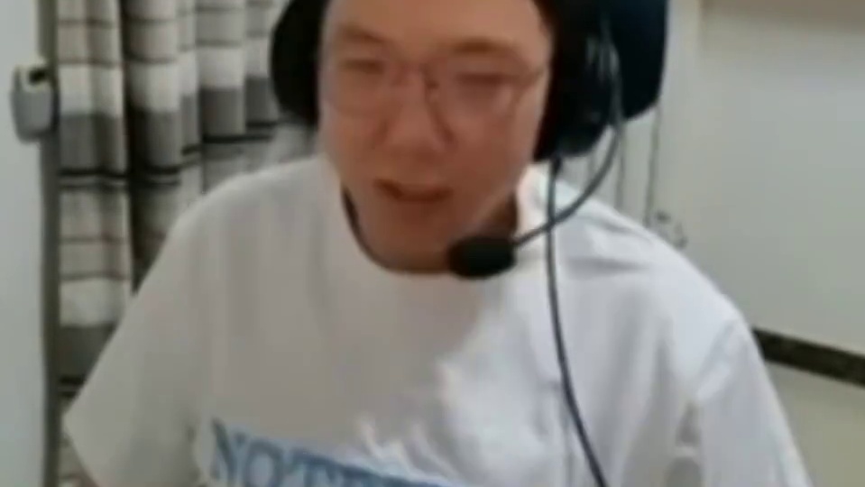 失心和潇潇对比不足在哪？ 世界冠军大米深度分析失心在决策上过于犹豫，正面能力没问题，选点有点问题。#