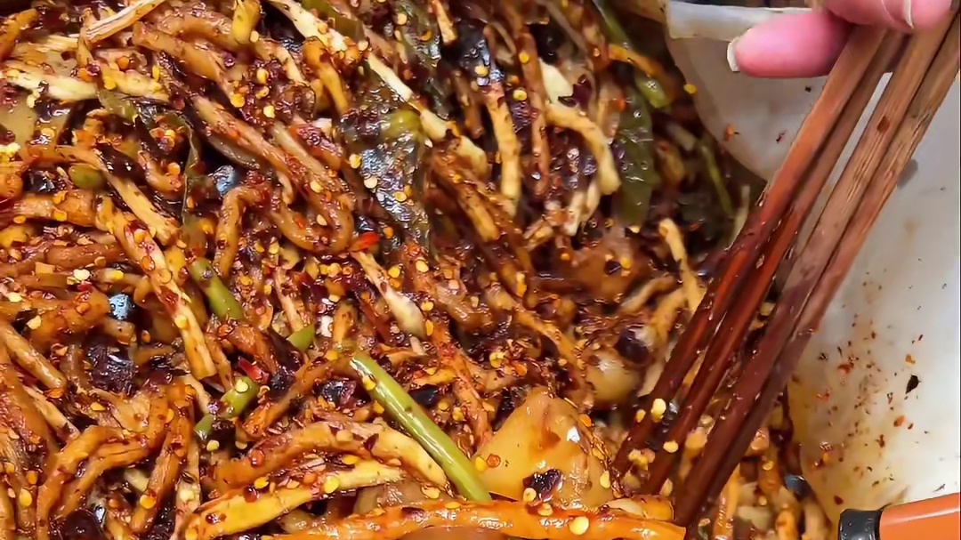 贵阳路边美食有多好吃，让这五朵金花告诉你