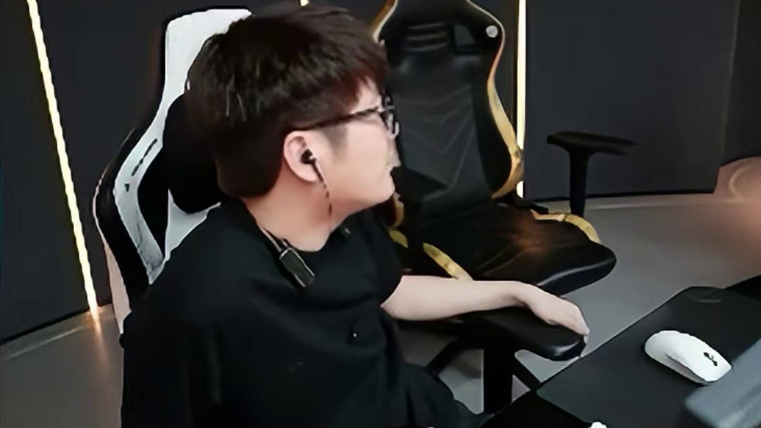 老白看AG赛后数据图，Doo宠儿各项数据依旧霸榜全队，感慨这赛季Doo数据太夸张了