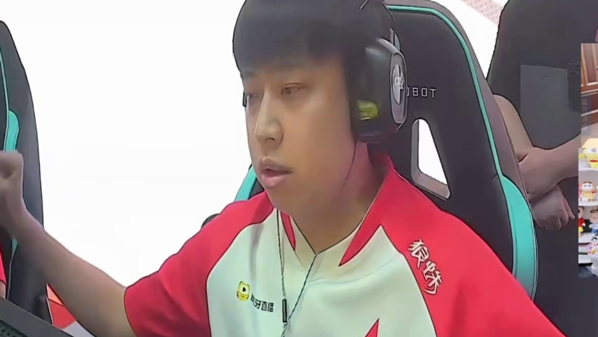 绝迹说比ZQ厉害来AG十万一个月他补 刚说完ZQ五杀了 民间大神呢？？