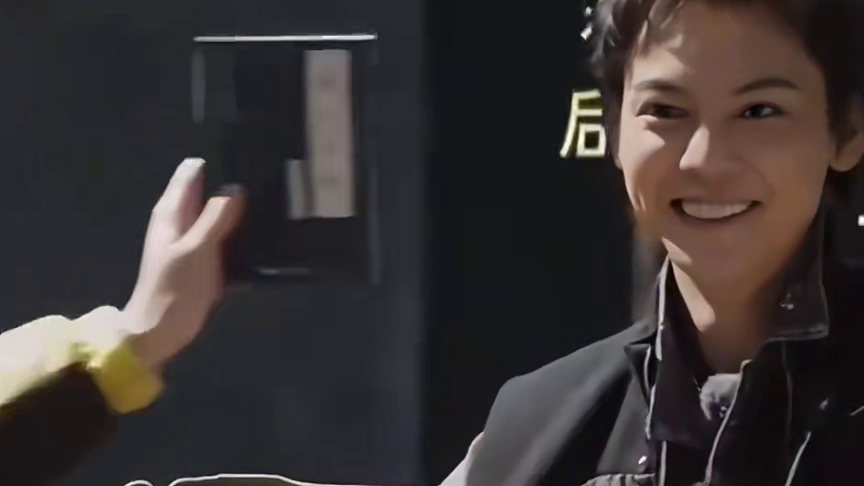 陈伟霆：弹幕挡脸 你们会开吗