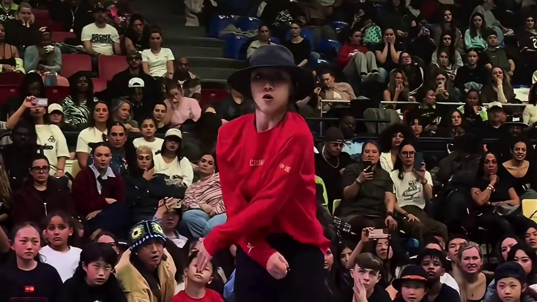 在法国，在JD，止步四强。 
虽然有小小的遗憾，但更多的是满满的感动和收获。从备赛到登上这个国际级的