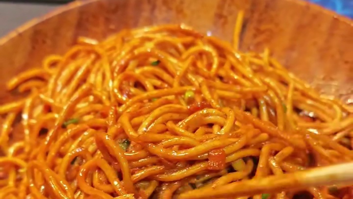 高低得尝尝你的热干面