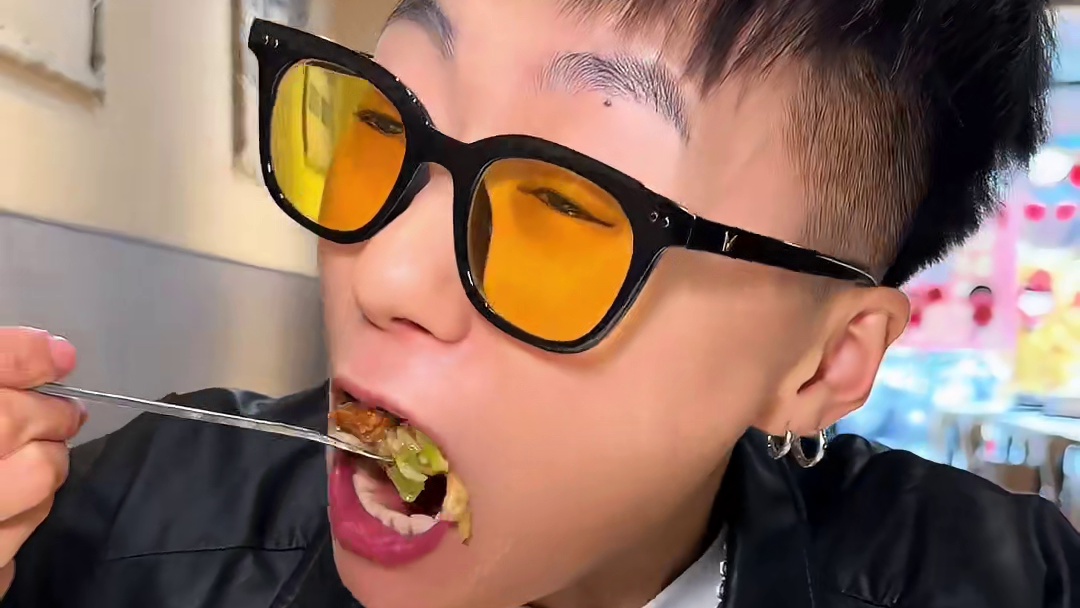 今天来吃块大软糯，黏不拉几的大碗牛肉饭！