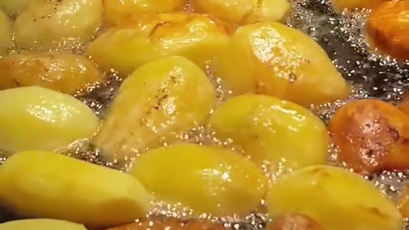 成都夜市剪刀土豆，麻麻辣辣的太好吃啦！！