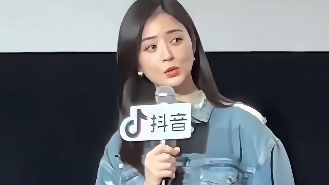 自嗨的闫妮，懵懵的众人