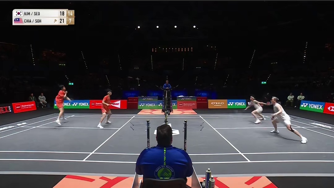 裁判视角，还不错…？ 这次是，球“星”划过馆际线！