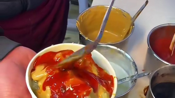 传统路边摊美味，竟然是50年的老味道，记得小时候是1。5！