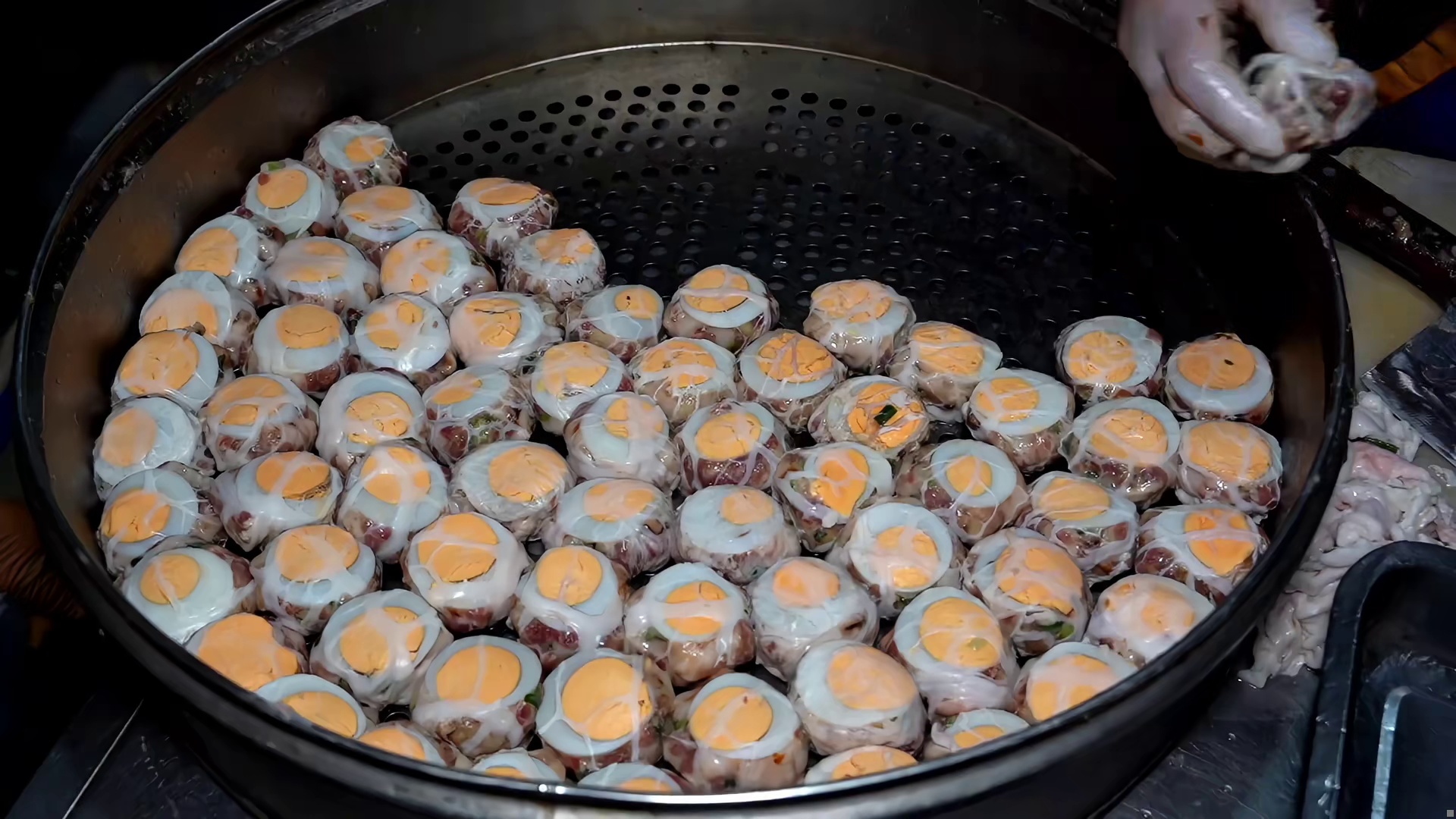 30元1斤的龙眼，泉州大叔做了41年，藏在菜市场里只卖半天