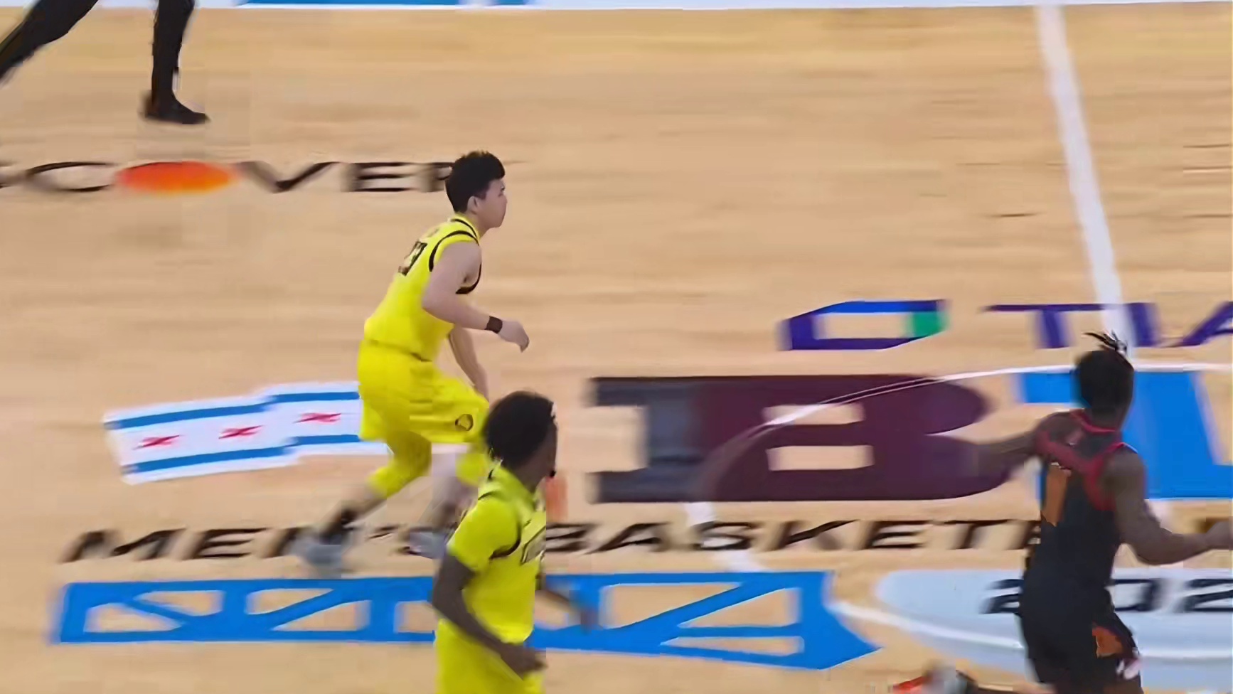 林葳出场5分2助攻1篮板攻防均有亮点，可惜脚受伤只上场