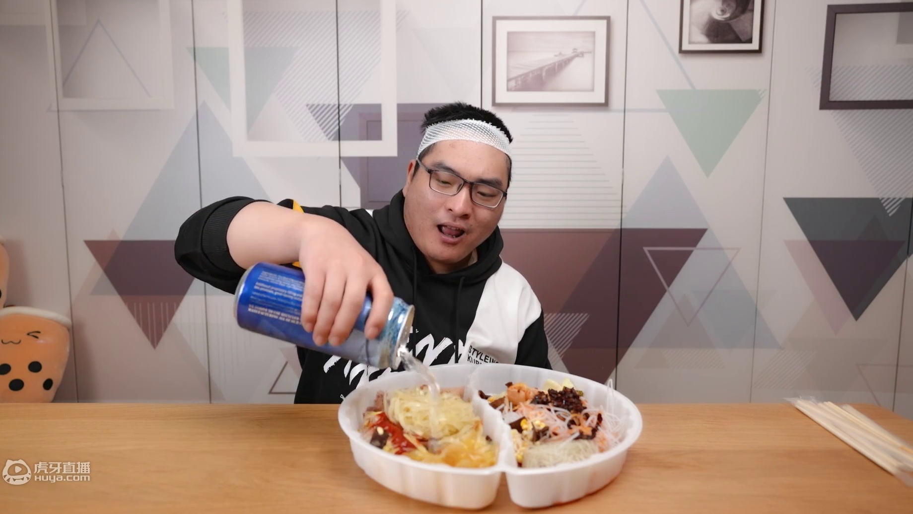 人均8元吃海底捞？试吃50元的超大号自热火锅，靠谱吗？