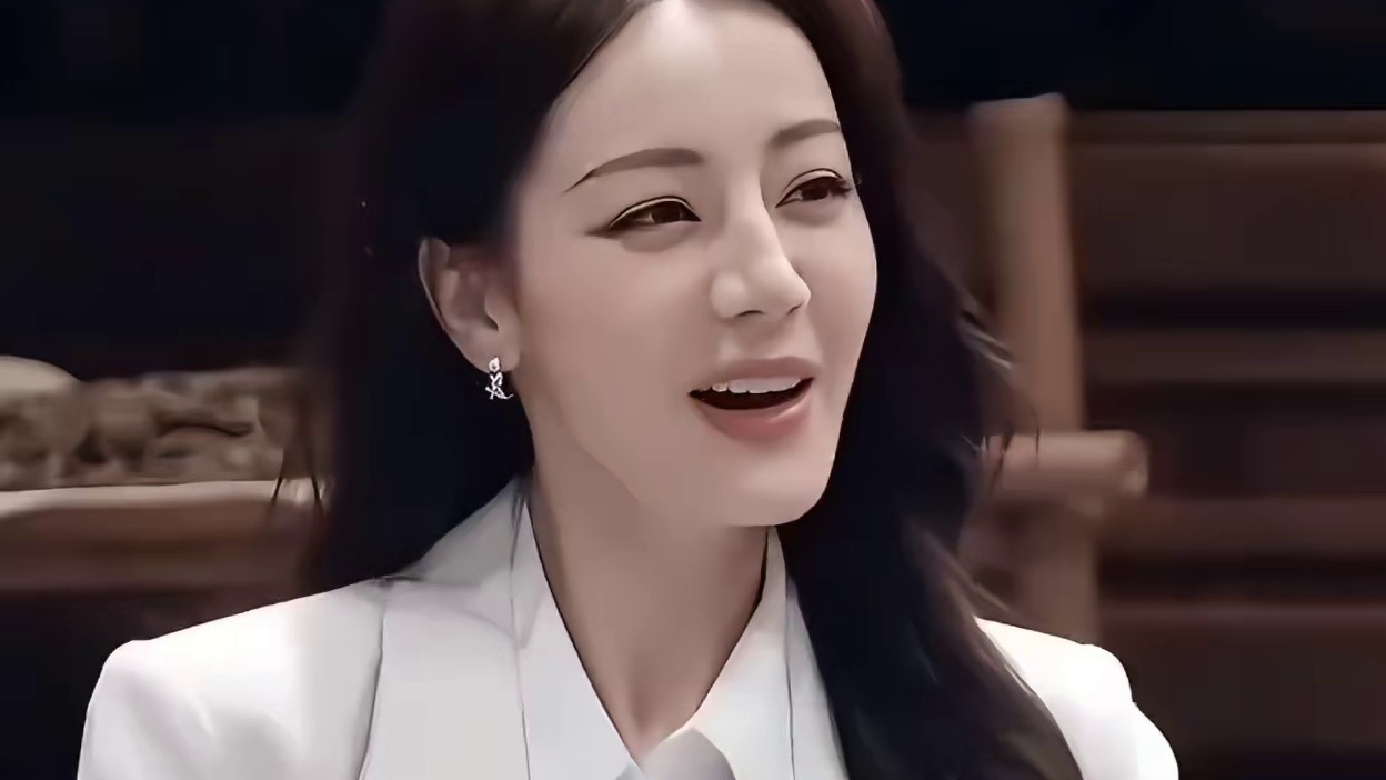 当金靖戳中迪丽热巴笑点，根本停不下来