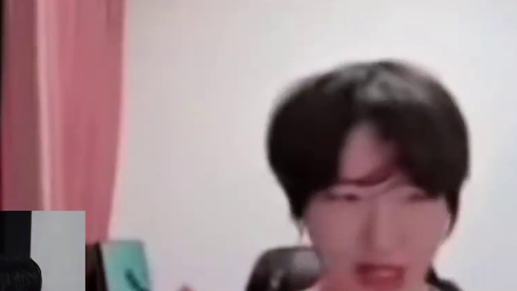 一诺表示明天ag的比赛长生和钟意会上场，欢迎大家观看比赛，他却说一诺你不知道你明天也要打比赛吗