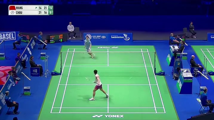 王正行上演逆转好戏，2-1战胜周天成晋级。