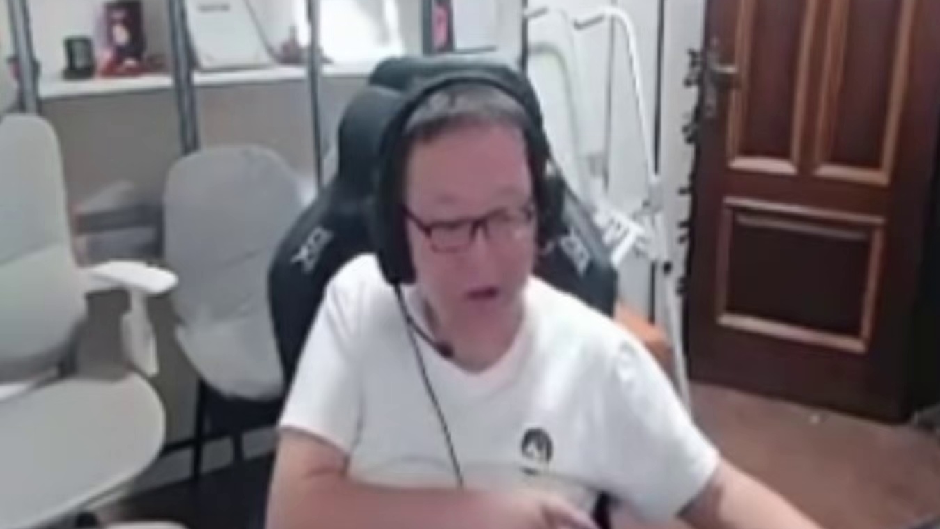 倔鸡否认150W XYU是他吹出来，官方给的评级跟他没关系