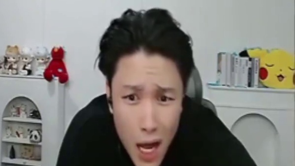 各大职业选手们看，AG2:0战胜LGD。双方战至黄金加时险胜！14连胜还在继续！