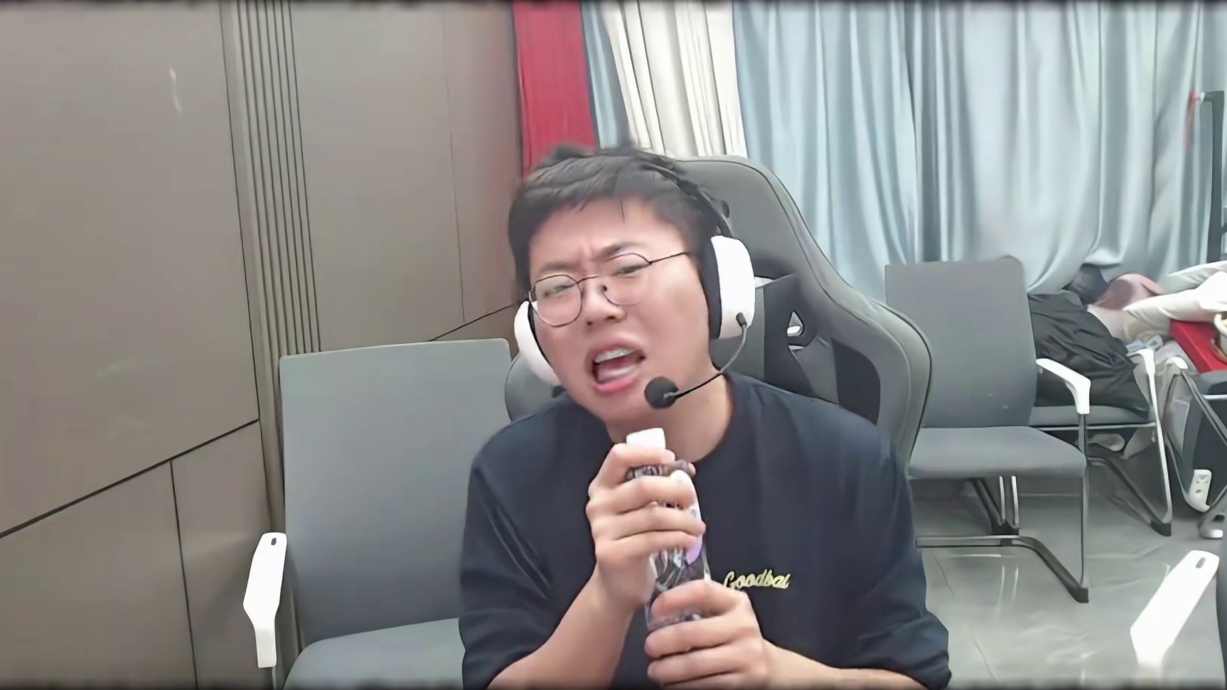 琴酒票数被青帝反超！狂魔哥唱父亲疯狂拉票！