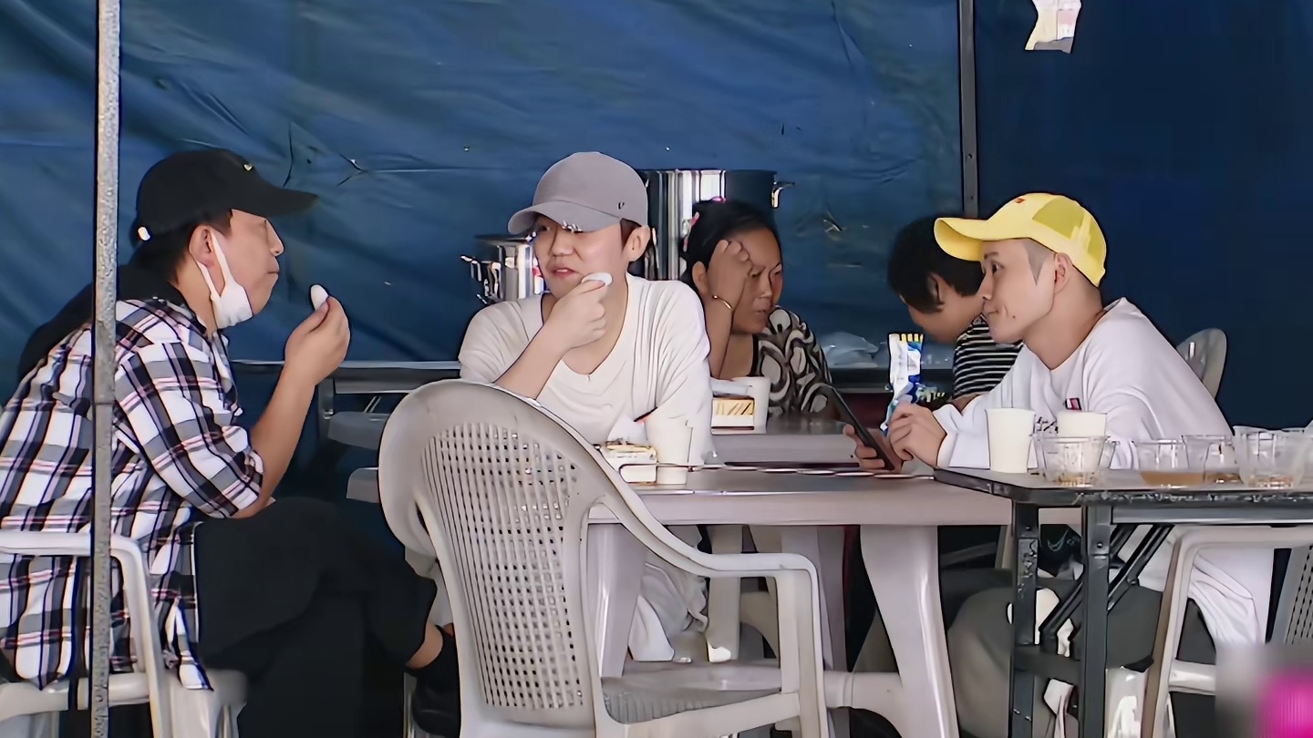 男人帮在外个个都是老狐狸，黄渤被骗当苦力，反而给邓超上了一课