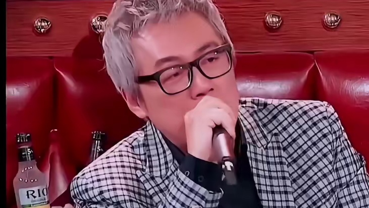 薛之谦你们聊那些不能播的就可以，我聊就不行，不跟你们玩了。