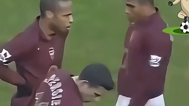 亨利偷射任意球被裁判制裁，下一秒直接死角打脸#足球