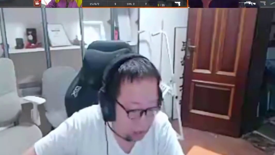 绝迹说XYU以前是北部枪王之王第一，十一苏觉得实力太厉害就喊来打职业了