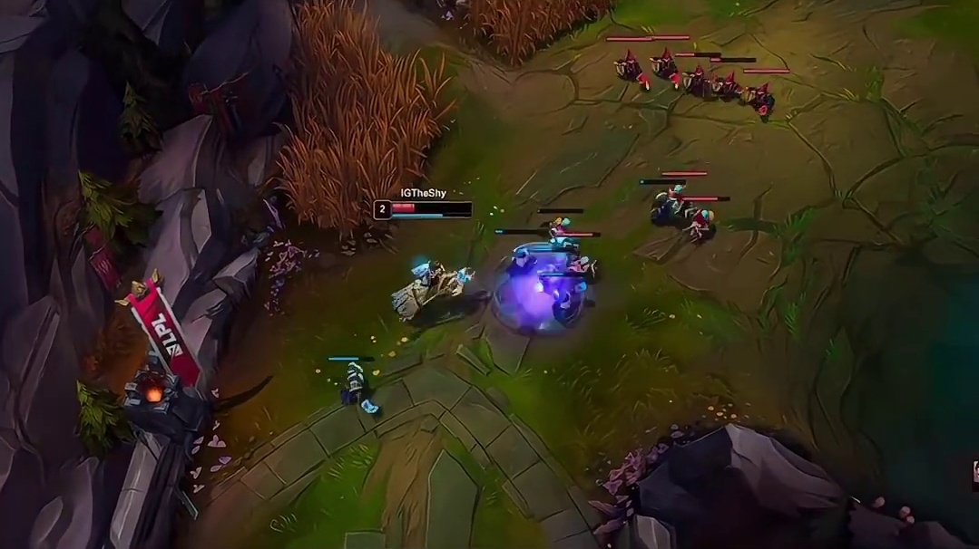 Theshy杰斯开局两分钟单杀圣枪哥