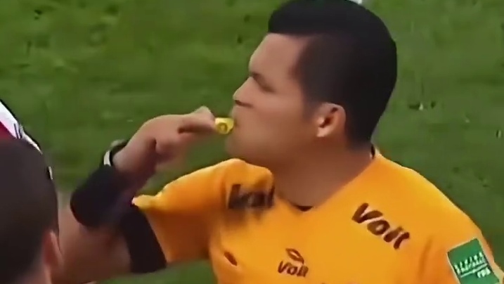 门神极限防守就差一点就将失守#足球