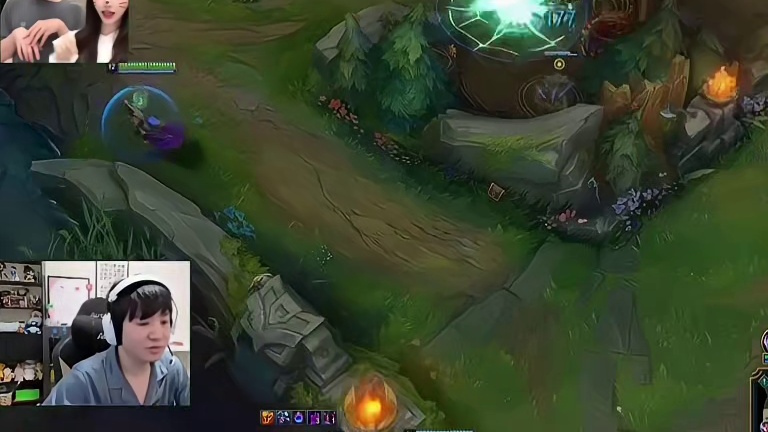 “白云带秋姐下路双排，秋姐金句频出比白云有节目效果！” #