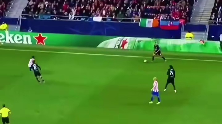 欧冠神仙球来袭，高级感十足，全场观众瞬间沸腾