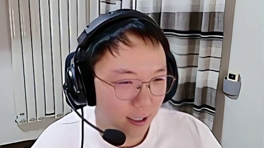 嘉玮哥化身雷神直接一雷三杀，米哥表示华仔把队友挤住负全责