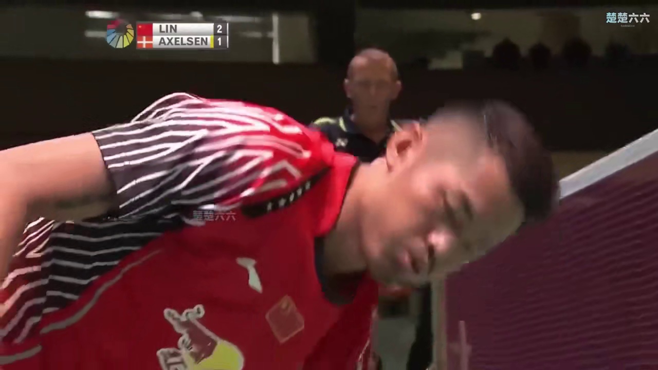 林丹落后8分惊天逆转，安赛龙心态崩塌踢飞球拍