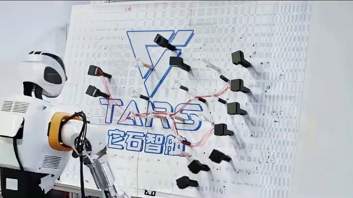 它石智航携AWE3.0 亮相上海AWE！人形机器人开启具身智能落地实操新纪元