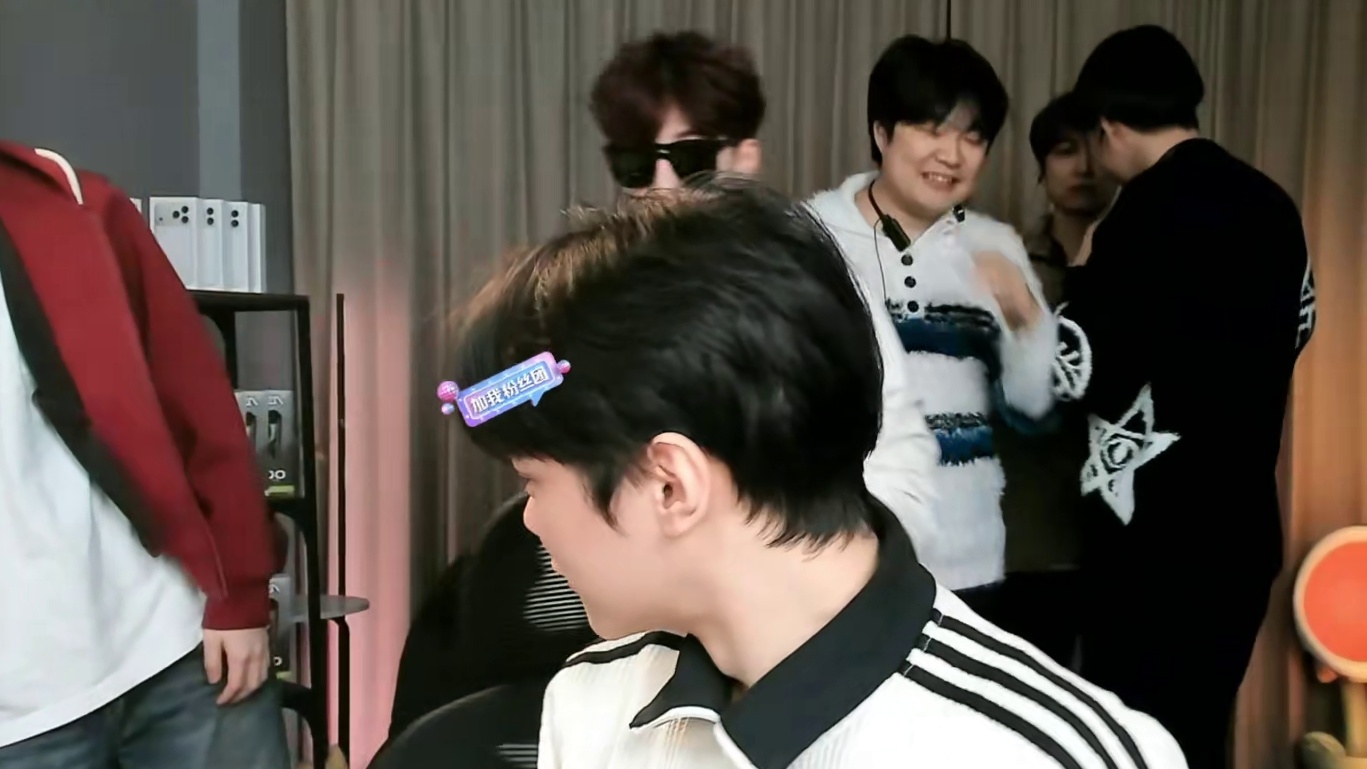 钢牙门不关，小钢牙也想出境！