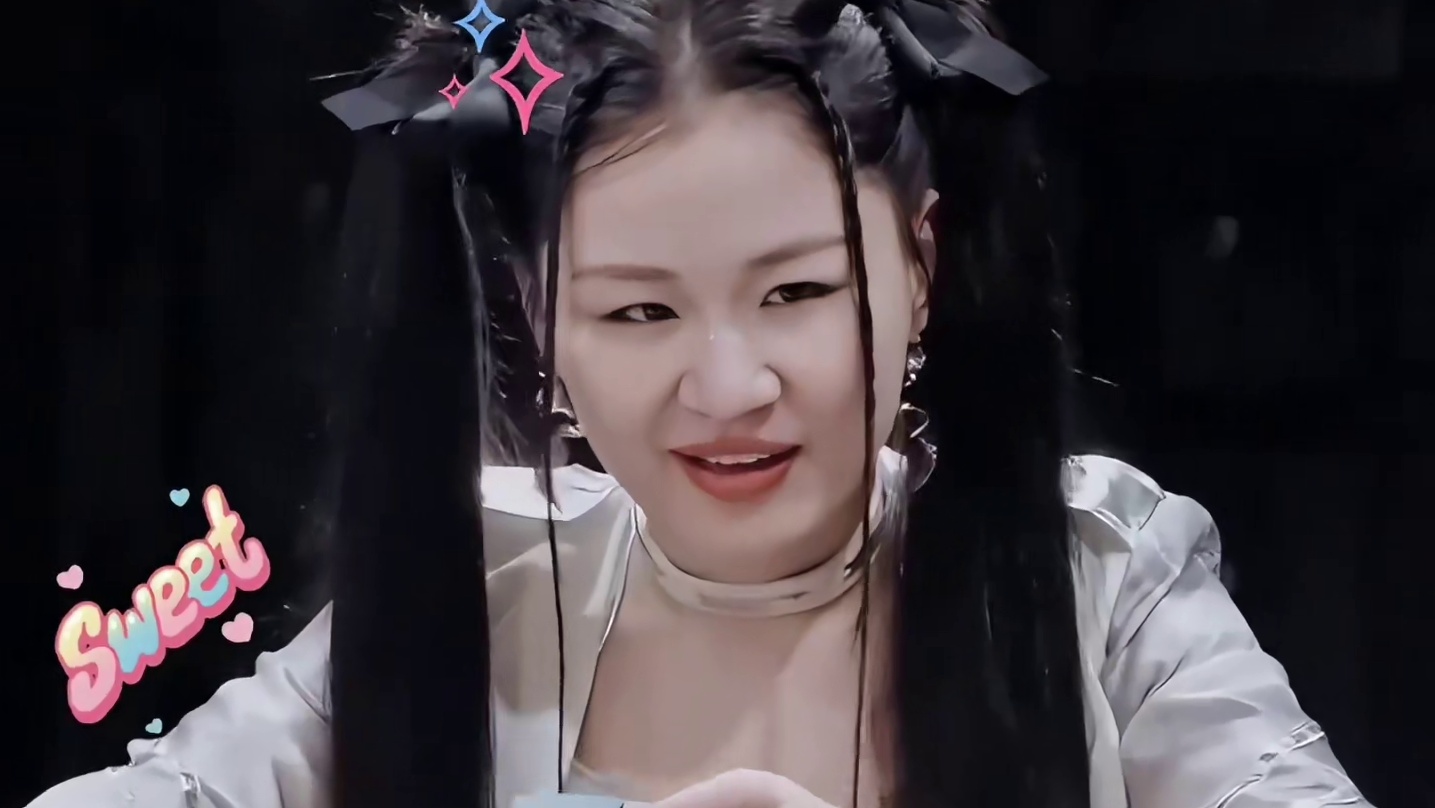 金靖节目现场挑逗迪丽热巴名场面